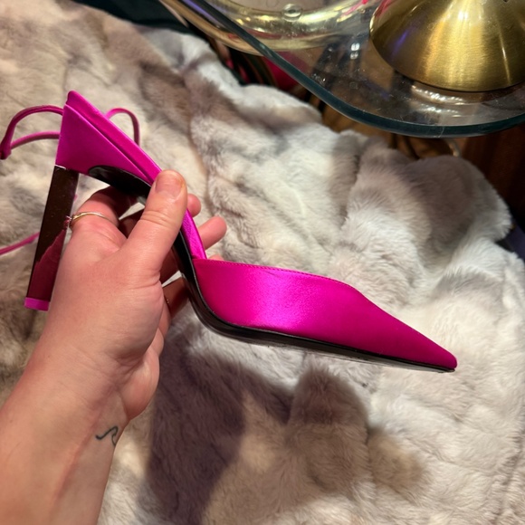 Perrine Pointed Toe Pump Fuchsia 8 - Picture 7 of 9
